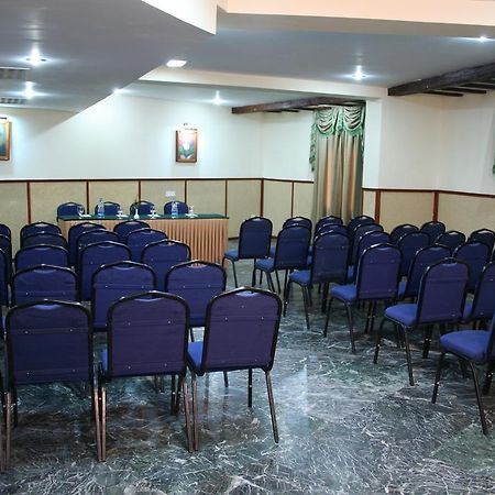 Best Western Amrutha Castle Hyderabad Esterno foto