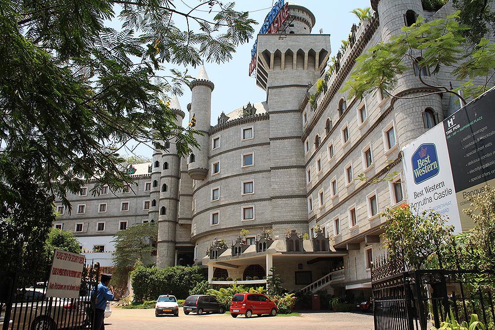 Best Western Amrutha Castle Hyderabad Esterno foto